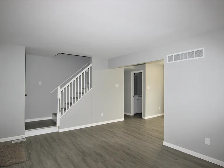 195 N Service Rd #C — Photo 3