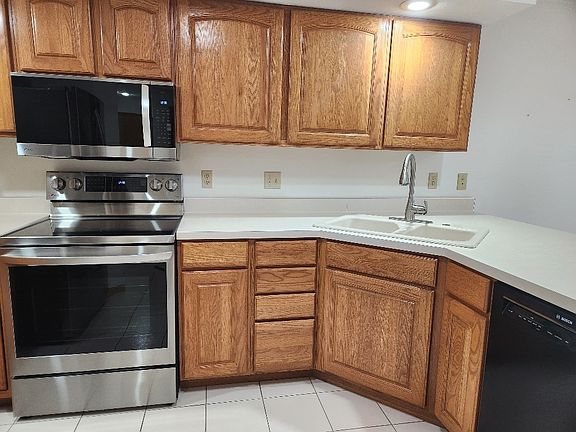 5th image of 1184 Foxtail Ln #93A