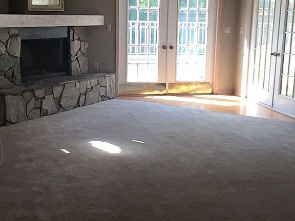 4th image of 4588 Iola Dr