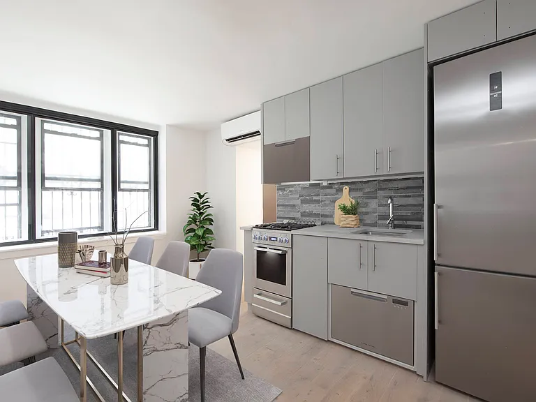130 E 37th St #1S — Photo 1