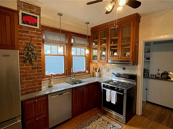 4th image of 67 Saint James Pl