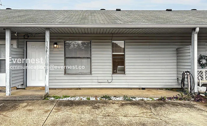 2 bed, 1.0 bath, 836 sqft, $1,045 — Photo 1