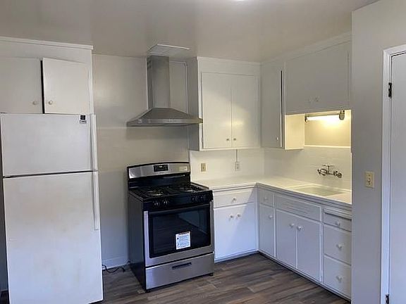 2nd image of 462 Kuehnis Dr