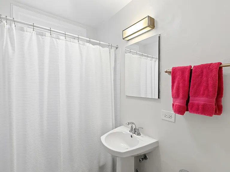534 W Startford Pl — Photo 41