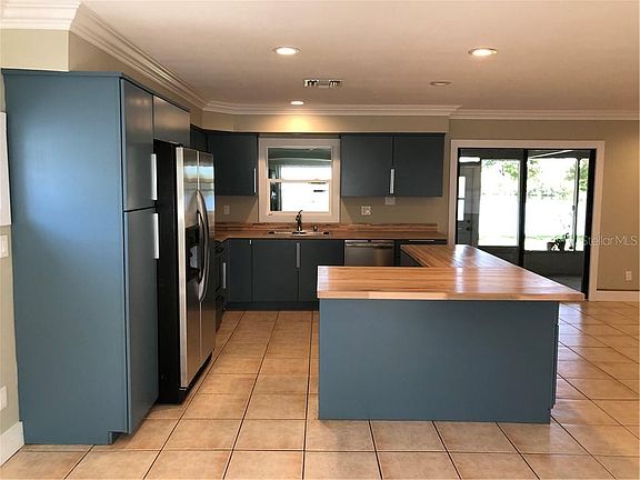 5th image of 403 Country Club Dr