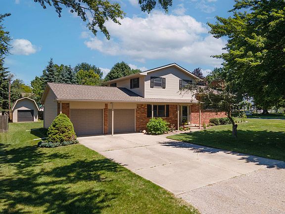 3rd image of 5542 Barberry Ln
