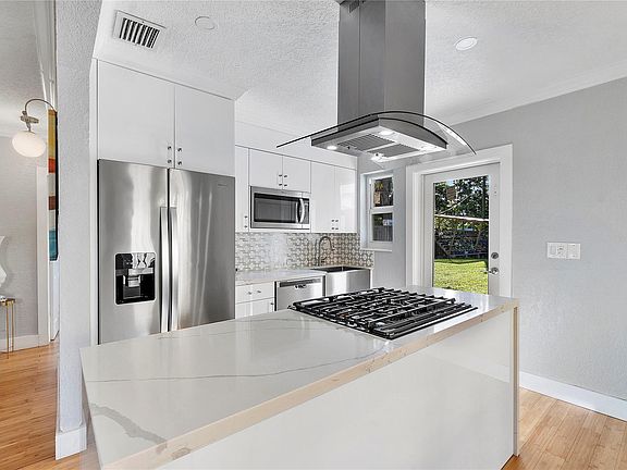 3rd image of 1321 NW 6th Avenue