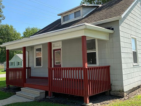 2nd image of 220 East Dr