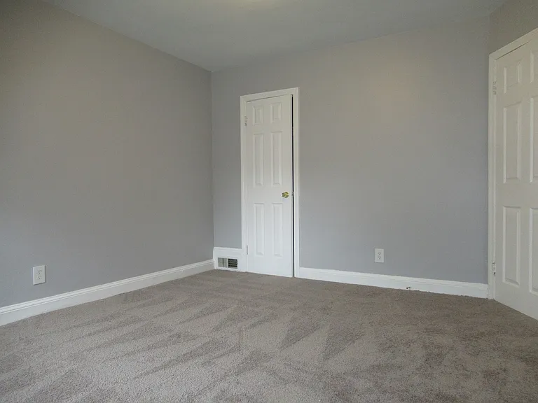 1419 Winston Ave — Photo 14
