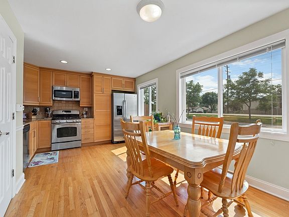 Bright With Plenty of Table Space