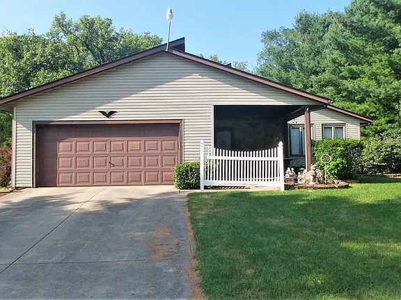 2nd image of 557 Laurel Dr SW