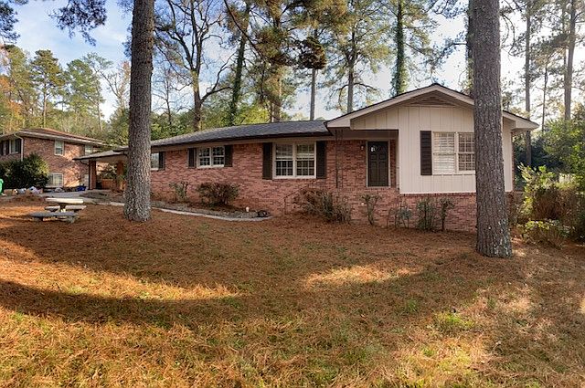 4 bedroom 2.5 bath. Freshly painted interior and exterior.