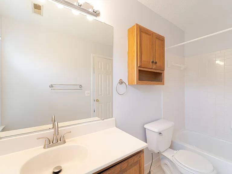 413 Lakeview Ct — Photo 35