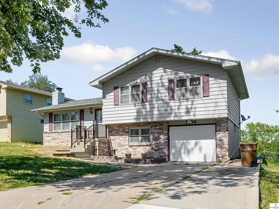1st image of 2116 Victoria Ave