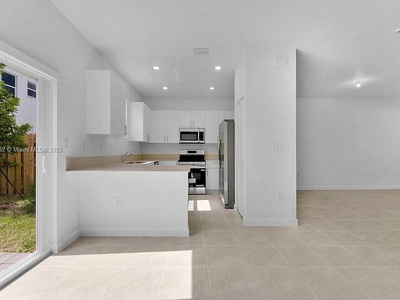 3rd image of 2534 SE 27th Dr