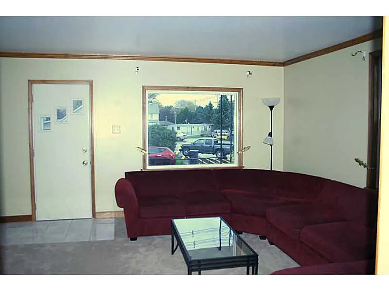 320 Hazel St photo 1