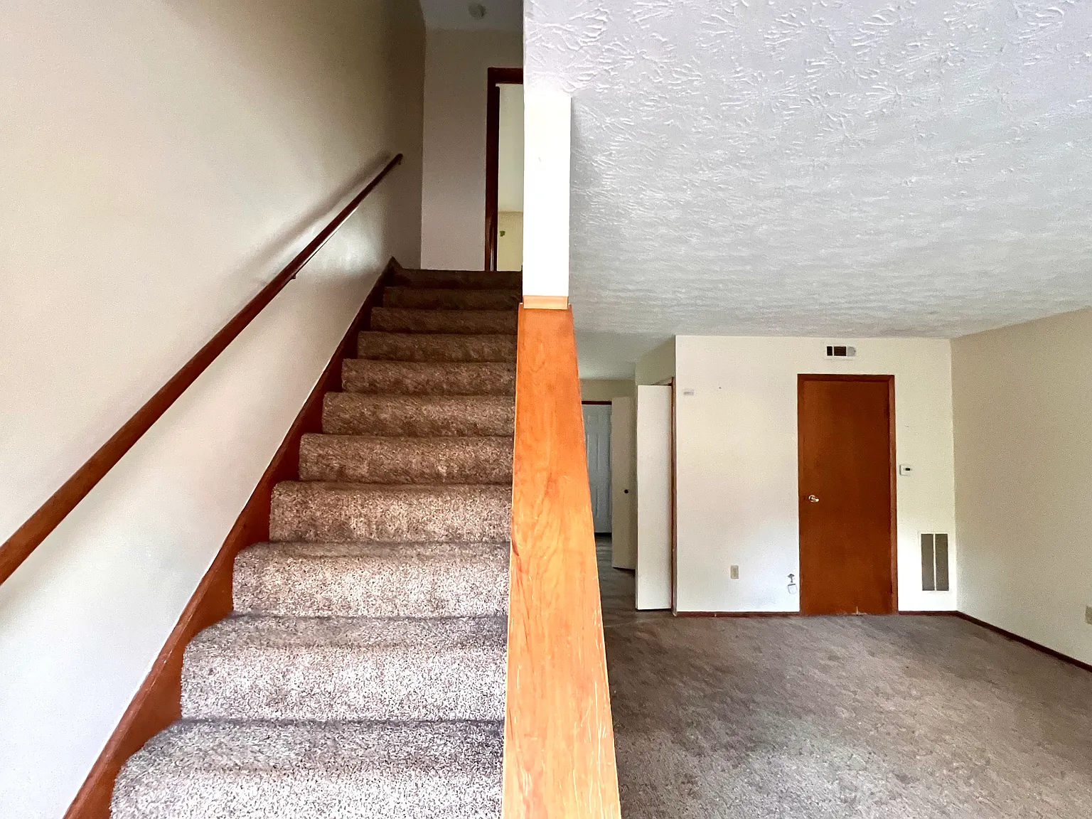2 bed, 1.5 bath, 960 sqft, $1,200 — Photo 3