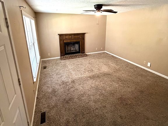 3rd image of 482 Bamburg Dr