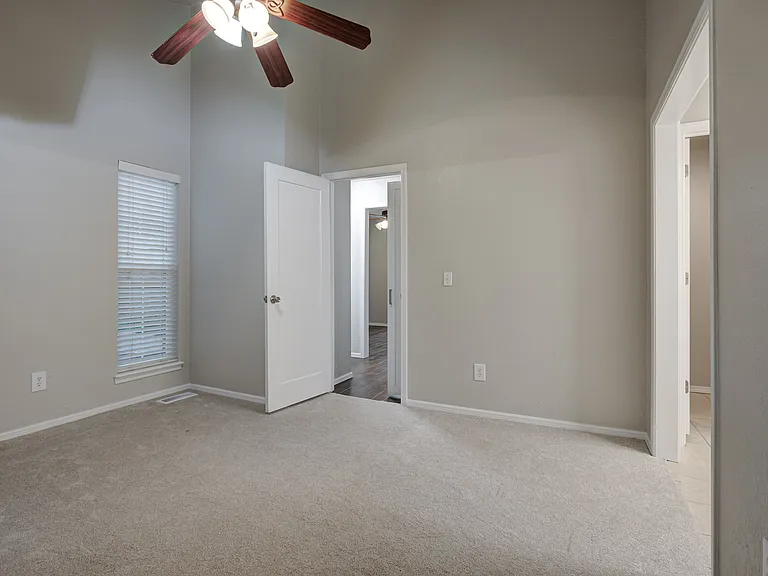 405 Sundance Ln — Photo 23