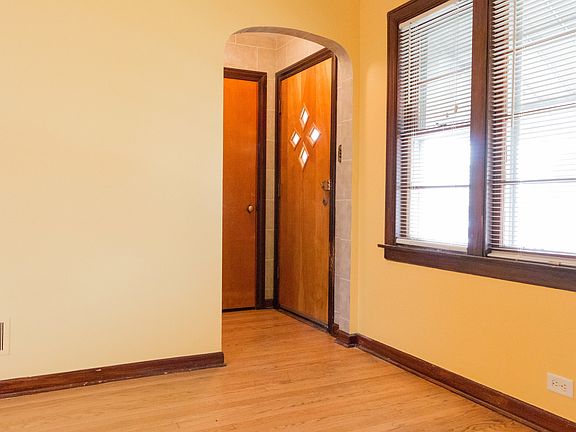 3rd image of 3307 N Oriole Ave