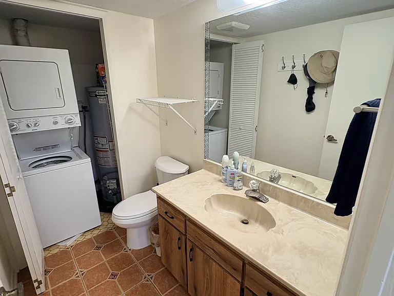3810 Saxon Dr — Photo 9