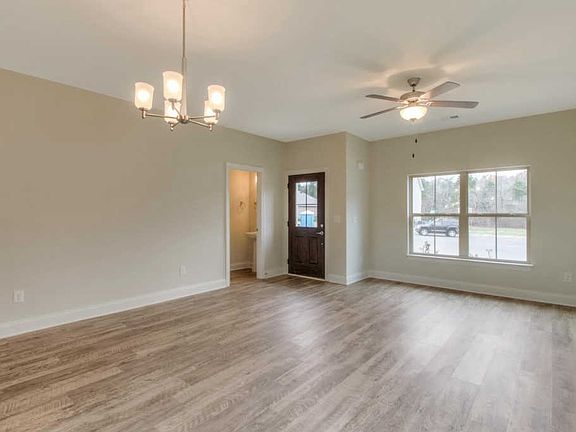 3rd image of 620 Niagra Ln