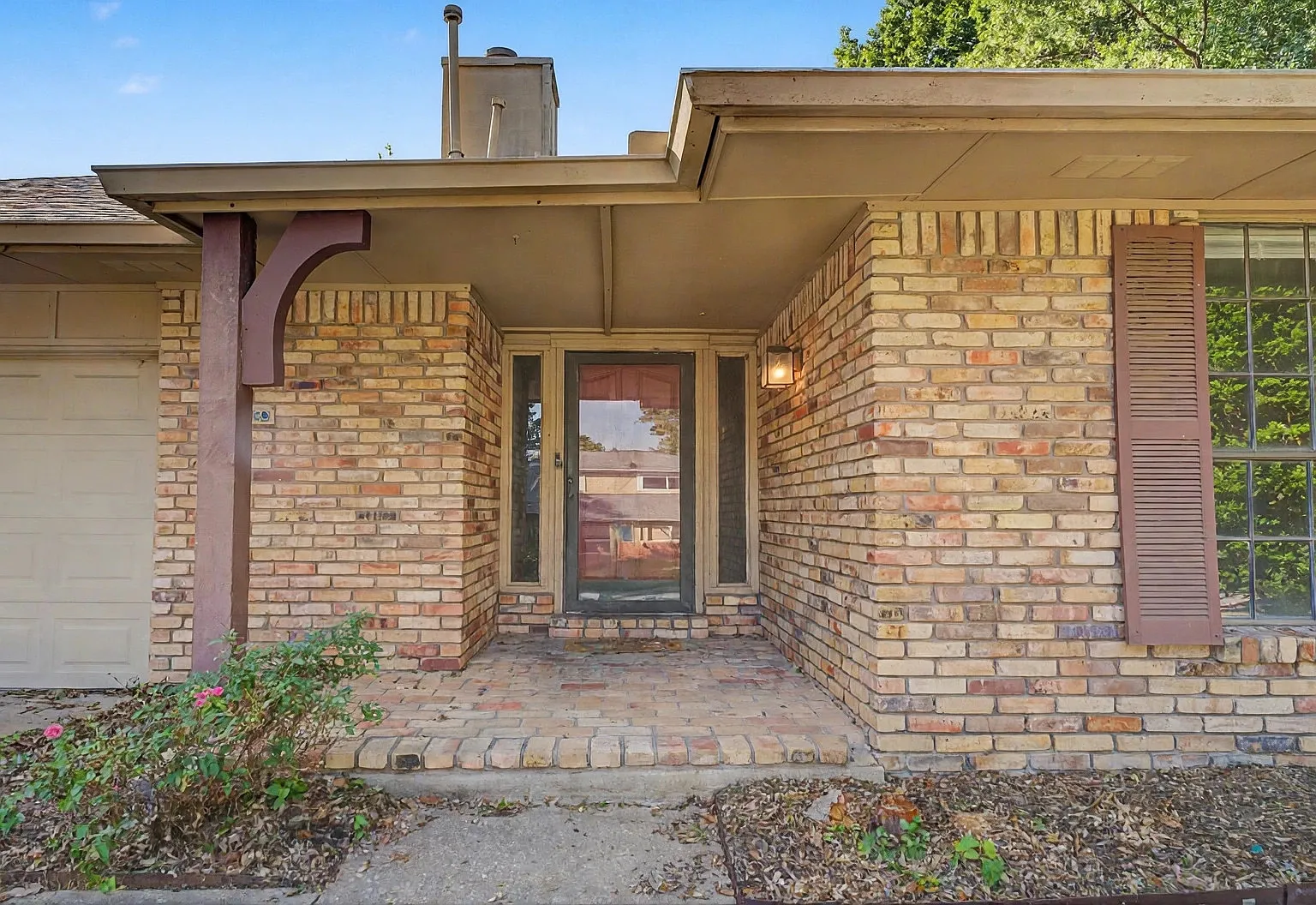 4 bed, 3084 sqft, $2,300 — Photo 1