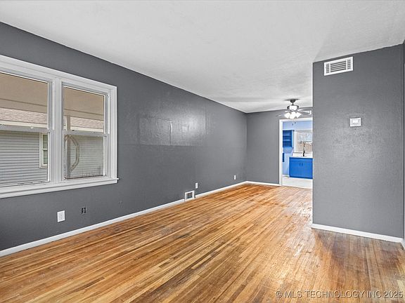 4th image of 608 SE Greystone Ave