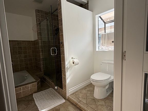 4th image of 1774 N Beverly Glen Blvd
