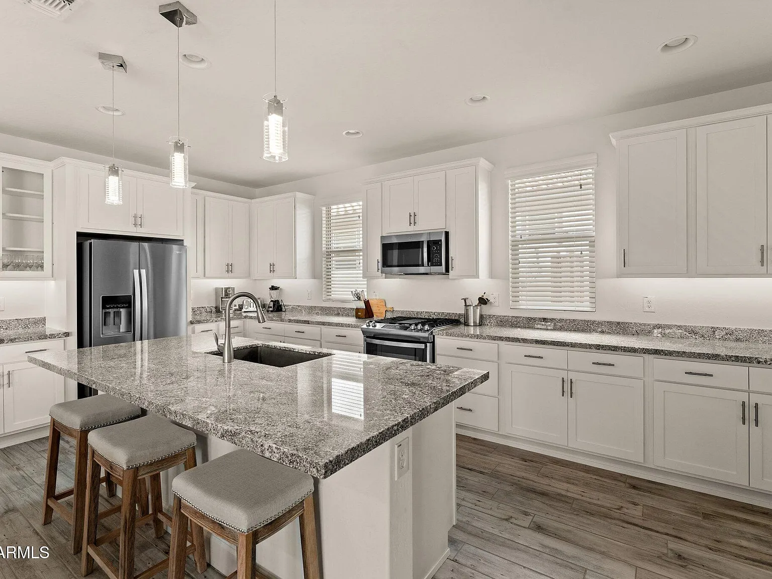 2 bed, 2.0 bath, 2121 sqft, $2,600 — Photo 2