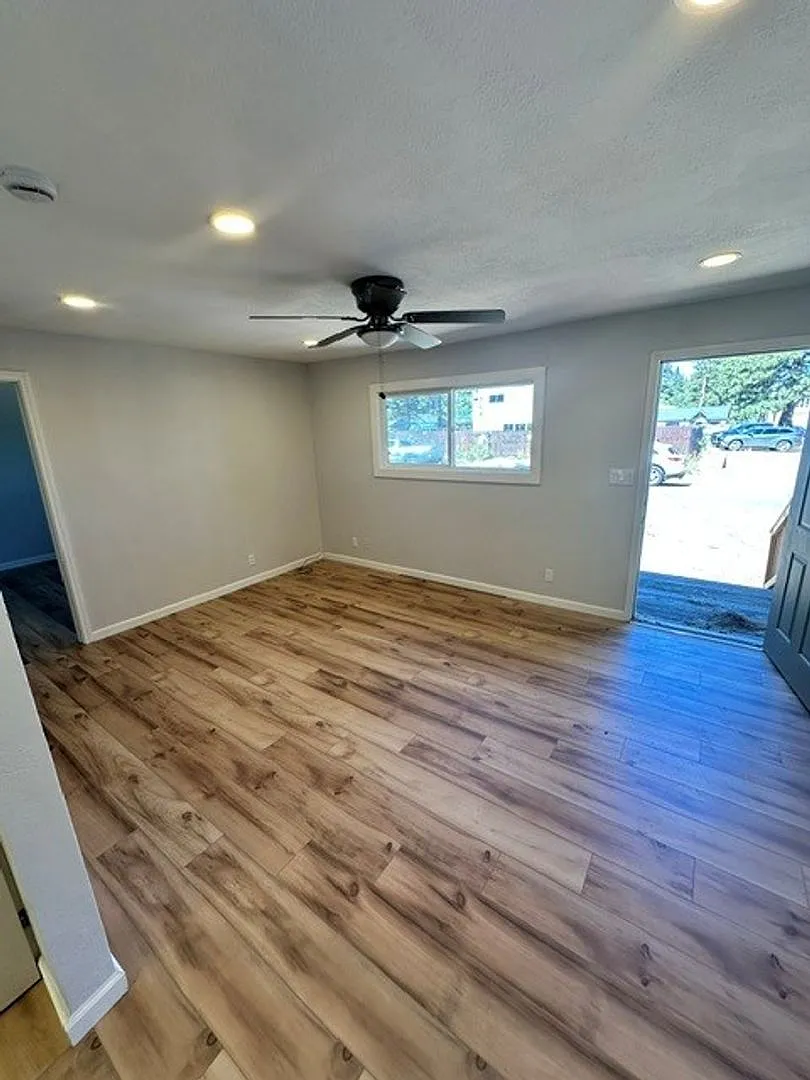 Nicely updated 2Bd 1Ba home available now for a longterm lease! Call today to view. — Photo 3