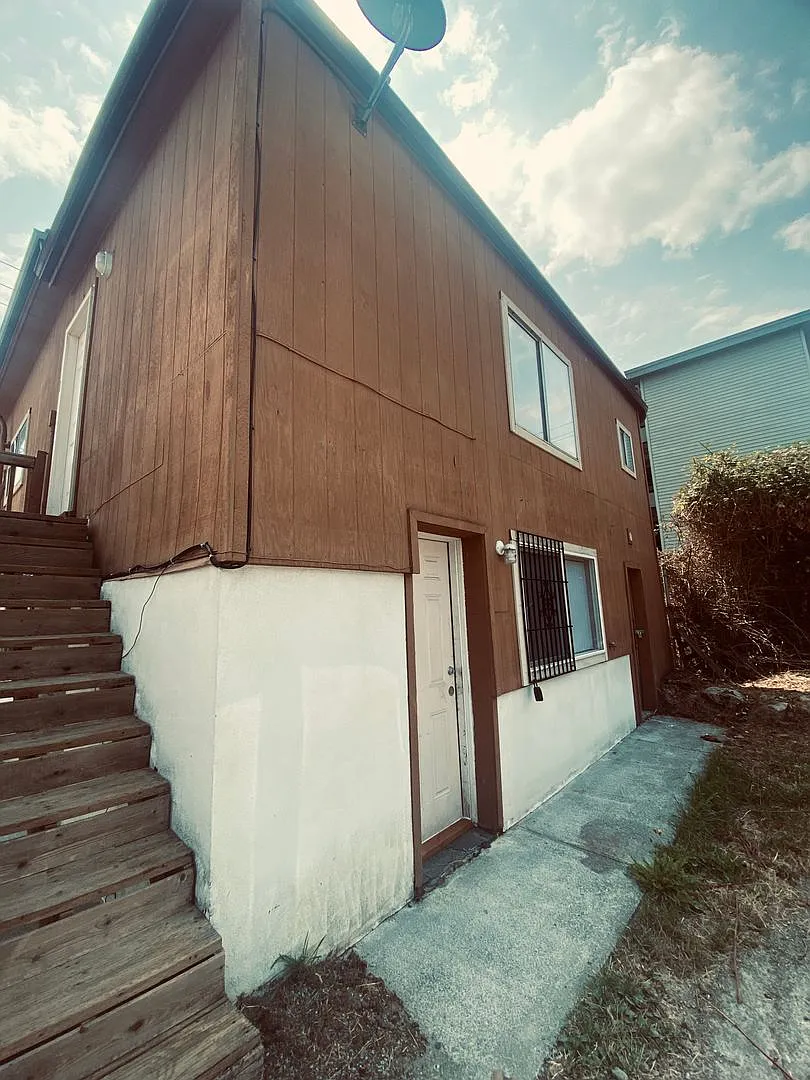2910 Triplex — Photo 1
