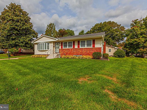 2nd image of 13918 Bauer Ct