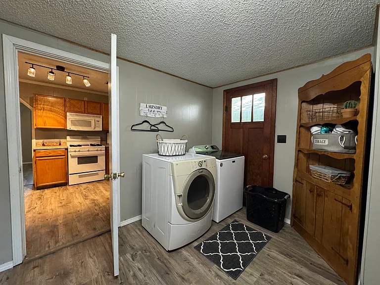 1240 E Walnut St — Photo 36