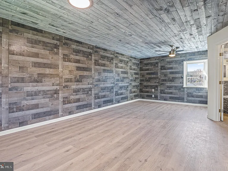 312 N Hammonds Ferry Rd — Photo 22