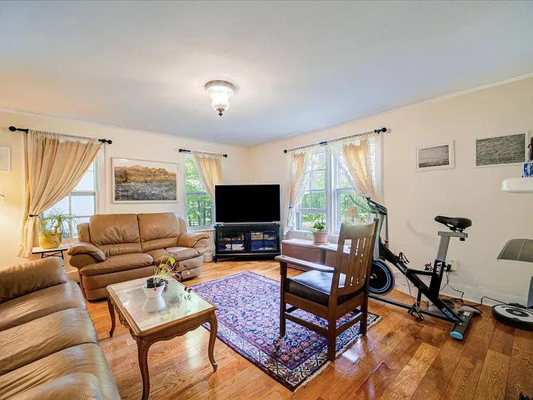 123 Bedell Ave — Photo 8