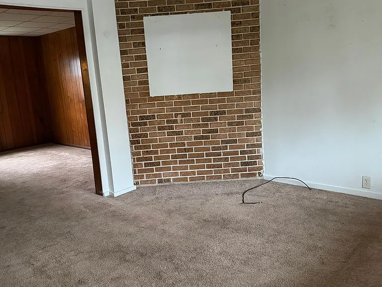 133 Franklin Ave — Photo 2