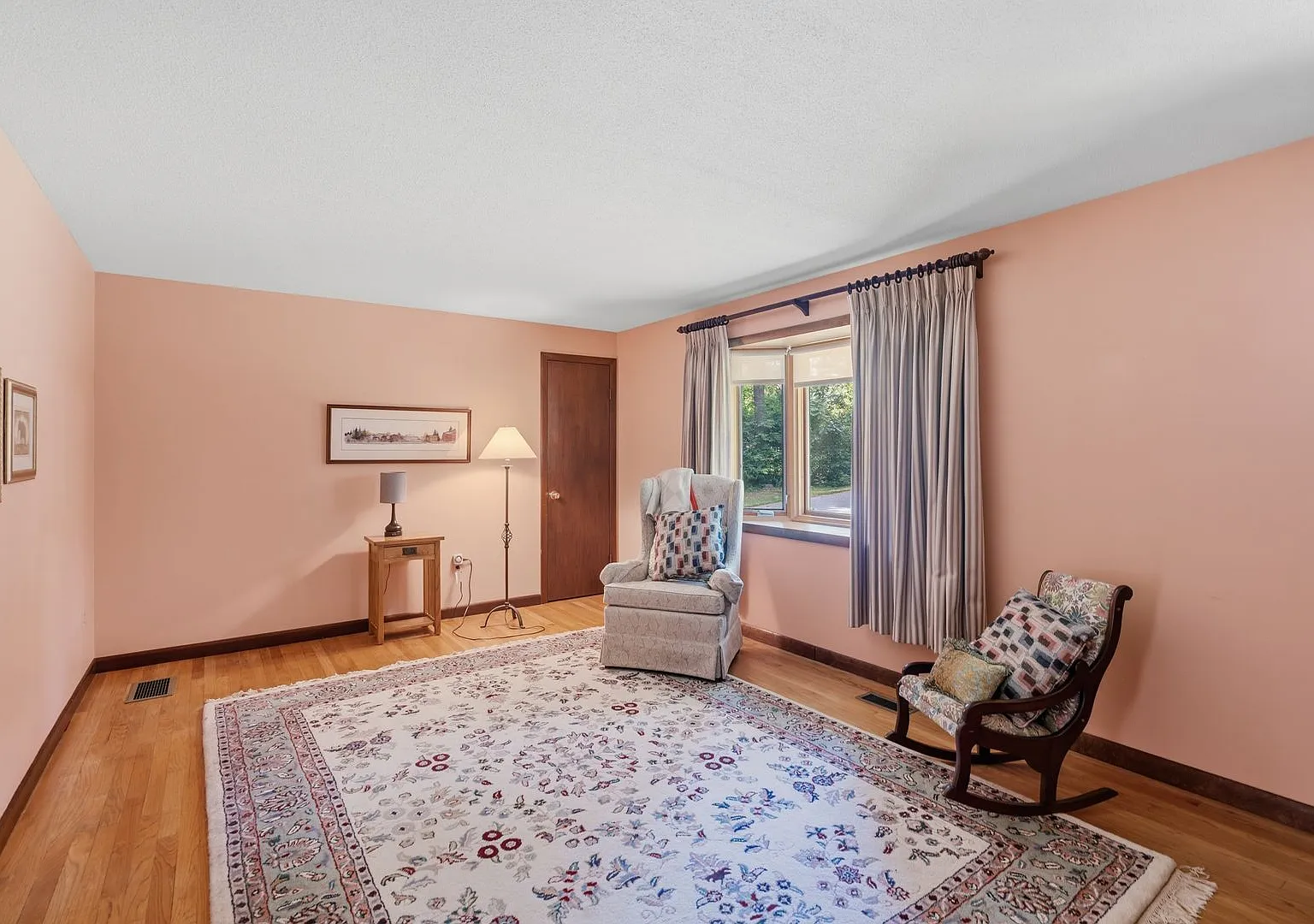 Spacious 3-Bedrooms Single Family House for Rent in Ludlow! — Photo 4