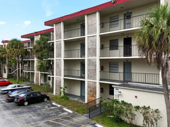 3070 NW 48TH Terrace #414, Lauderdale Lakes, FL 33313