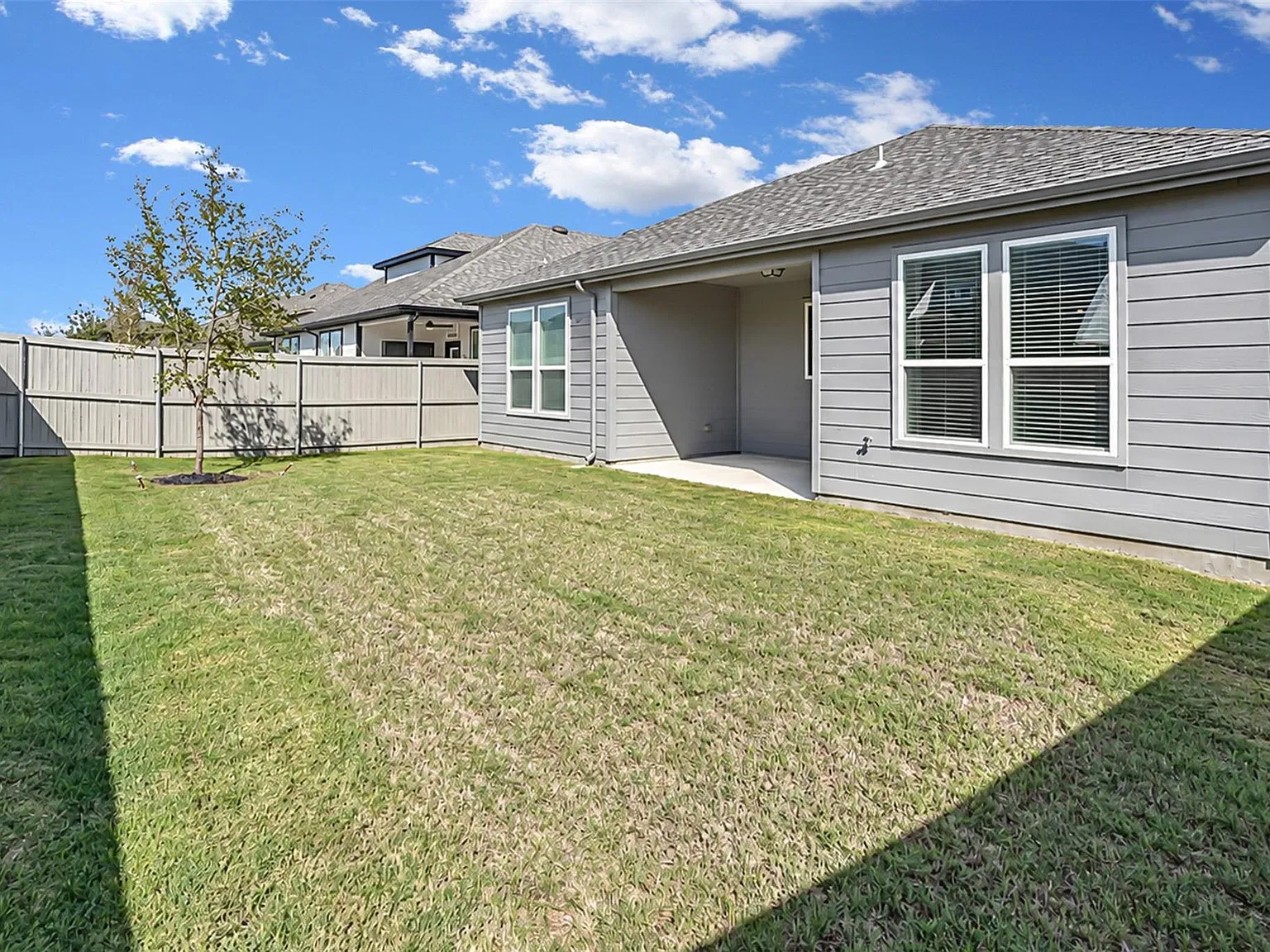 3 bed, 2002 sqft, $2,950 — Photo 2