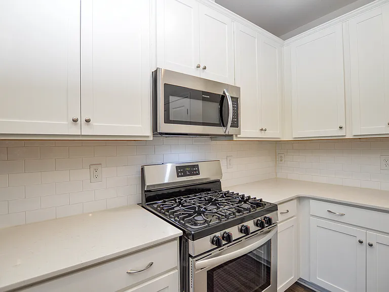 908 Park Bend Trl — Photo 5