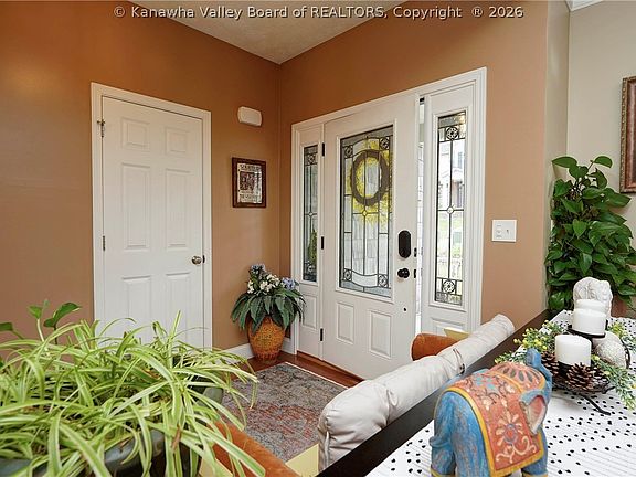 4th image of 305 Wynterhall Ln