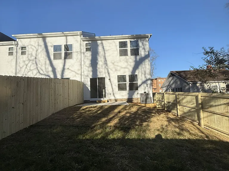 1432 Anderson St — Photo 37