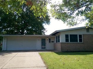 1600 Gallop Ln, Florissant, MO 63033