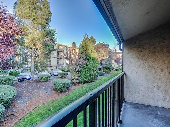 5th image of 12600 NE 145th St APT G52
