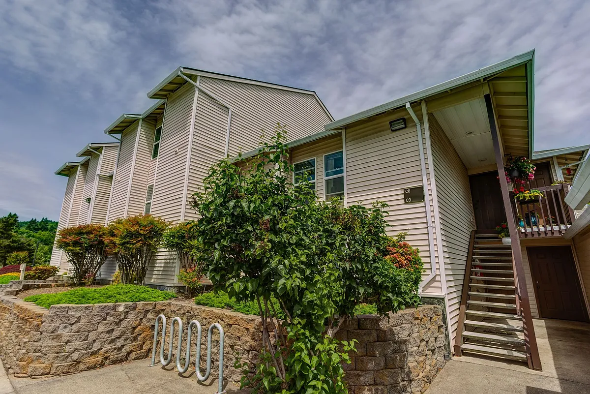 Building Photo - Creekside Apartments
