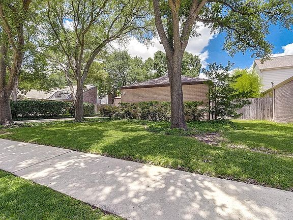 Lots of wonderful trees bringing lots of shade to the house