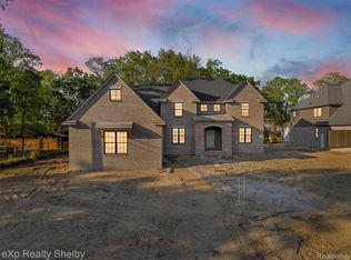 1051 E Avon Rd, Rochester, MI 48307