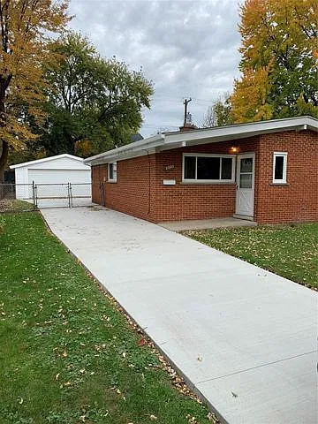 3 bed, 1100 sqft, $1,700 — Photo 3