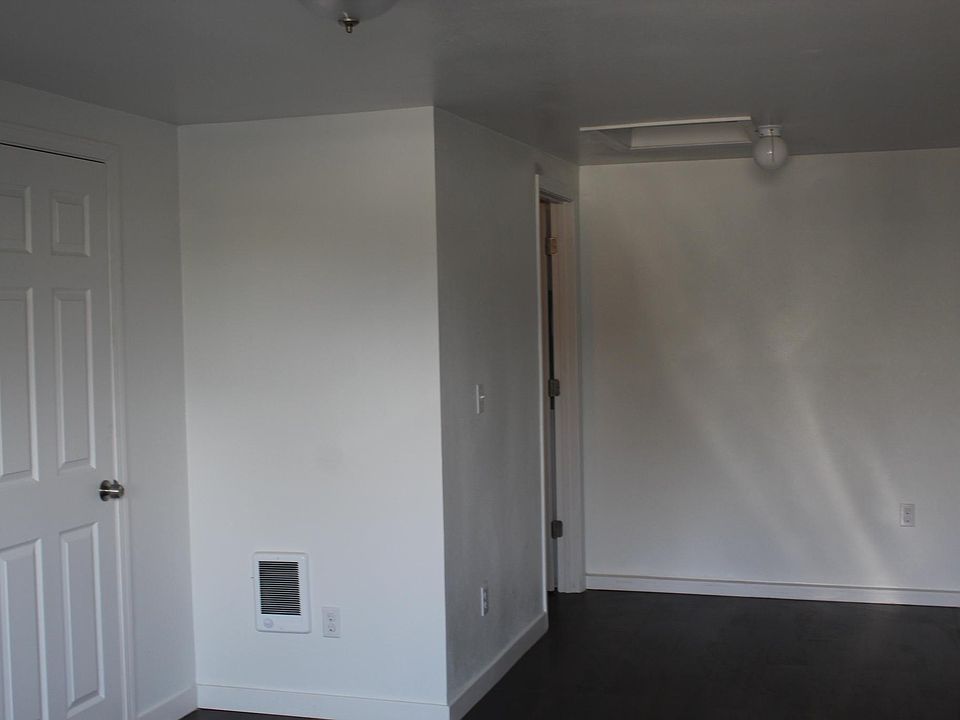 Large Bonus Room w/ Separate Entrance